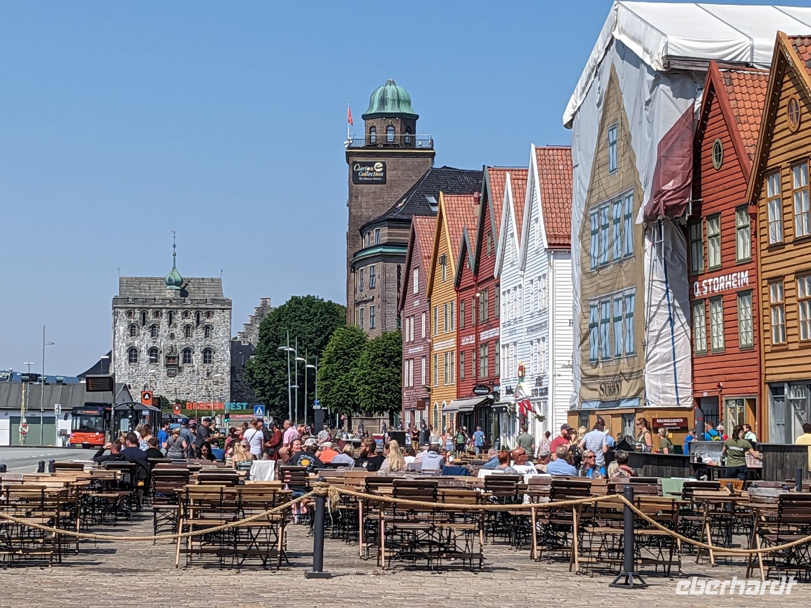 Hanseviertel Bryggen mit Blick zum 