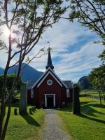 Lofoten (Insel Flakstadøy) - Kirche von Flakstad