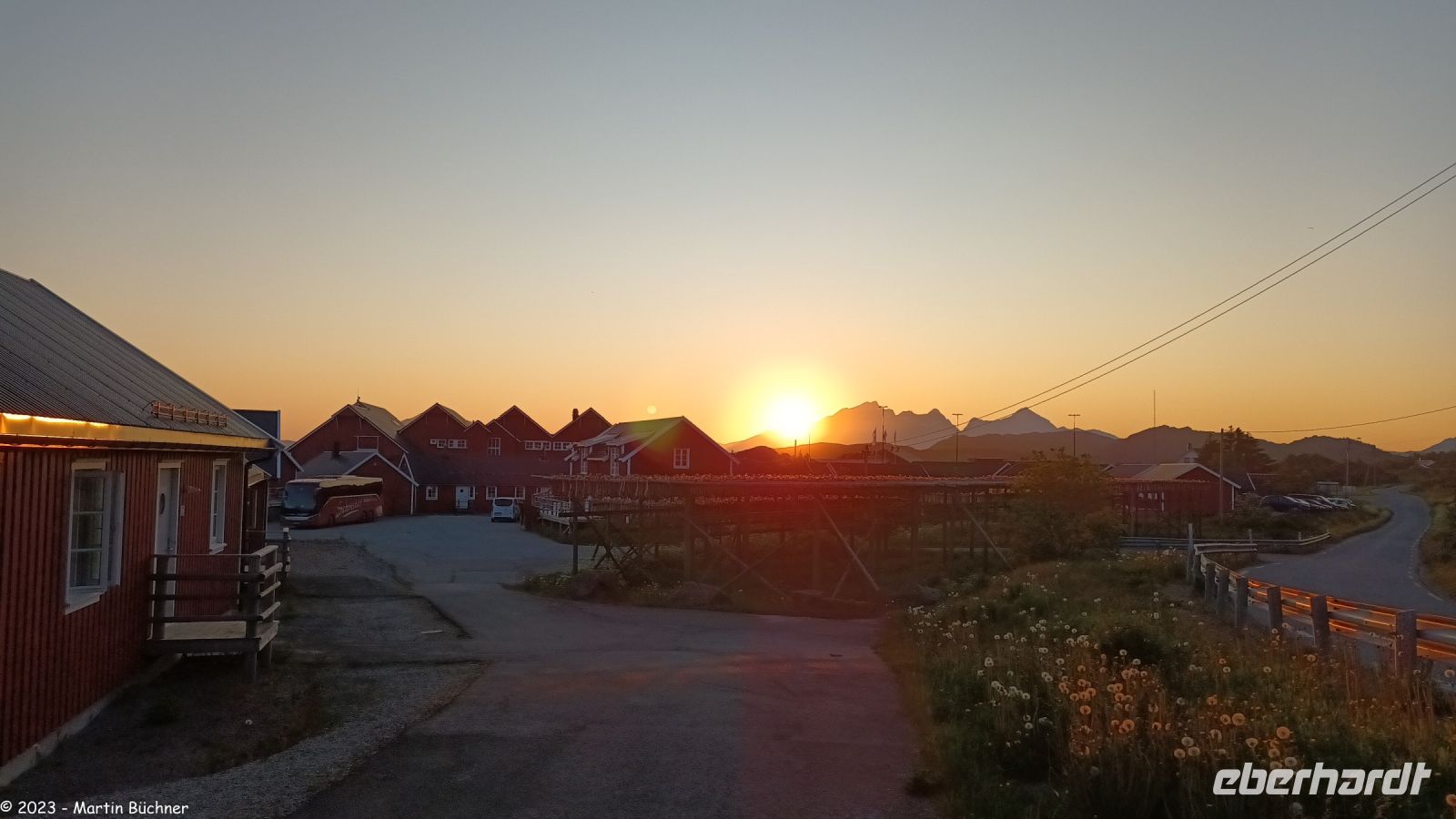 Lofoten - Mortsund - Statles Rorbusenter - Mitternachtssonne!