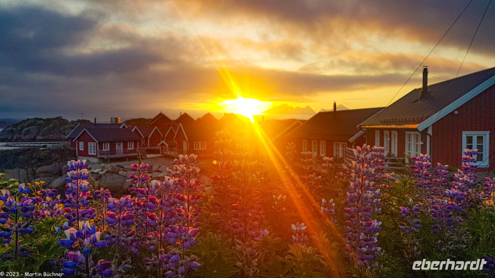 Lofoten - Mortsund - Statles Rorbusenter - Mitternachtssonne!