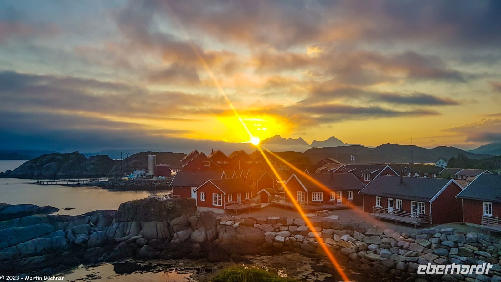 Lofoten - Mortsund - Statles Rorbusenter - Mitternachtssonne!