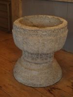 Ringebu - Taufstein in der Stabkirche