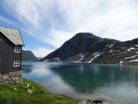 Djupvasshytta mit See