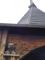 Dämonenvertreiber am Eingangstor