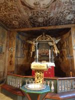 Altar mit Taufbecken