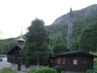 Elveseter-Hotel mit Saga-Säule