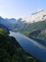 Die Form von Geiranger Fjord ähnelt der Speerspitze