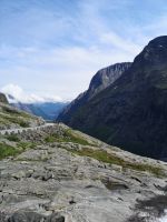 ...und Berg runter über die Haarnadelkurven 