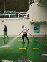 Auch Kapitän muss ab und zu sein Hand anlegen 