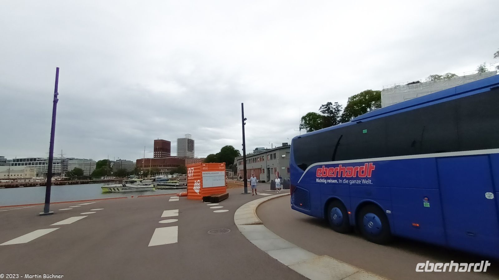 Oslo - Akershusfestning mit Blick auf das Rathaus