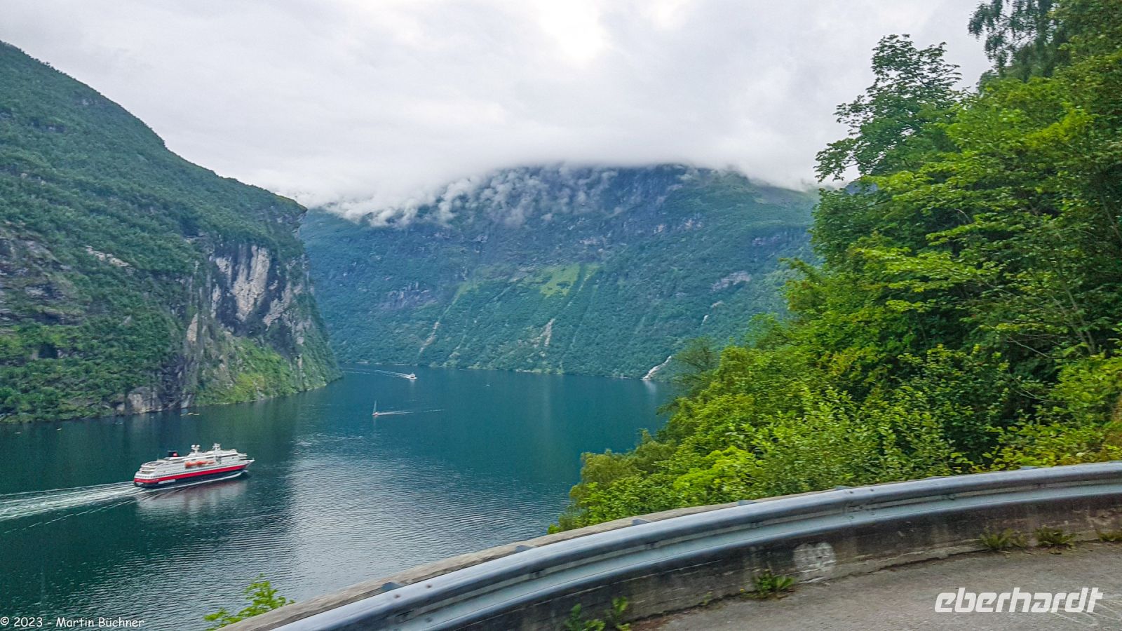 UNESCO Weltnaturerbe Geirangerfjord - nordgehendes Hurtigrutenschiff - M/S Polarlys