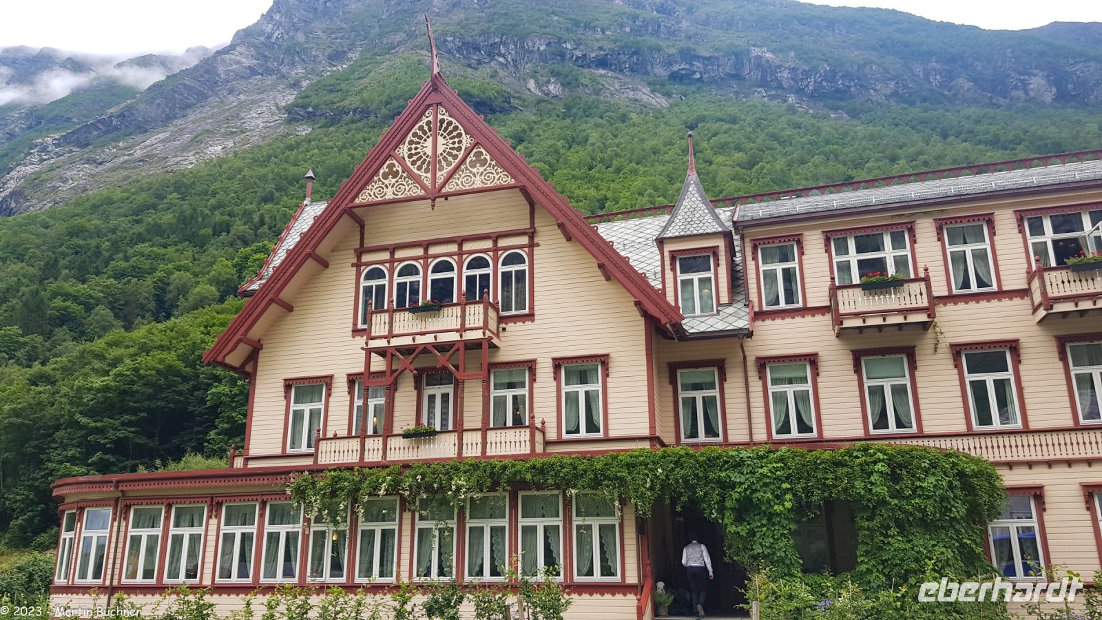 Norangsdalen - Dorf Øye - Hotel Union von 1891 - Kaiser Wilhelm II. war gern zu Gast - er brachte weitere gekrönte Häupter mit