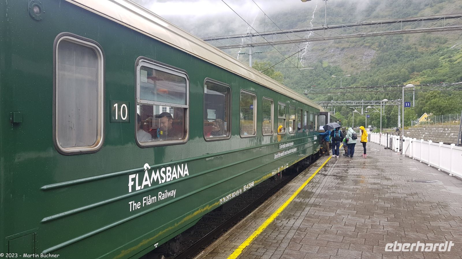 Flåmsbane - die steilste Eisenbahnstrecke der Welt, die ohne Hilfsmittel (z. B. Zahnrad) von Flåm nach Myrdal fährt