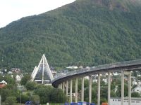 Tromso - Eismeerkathedrale mit Tromsobrücke
