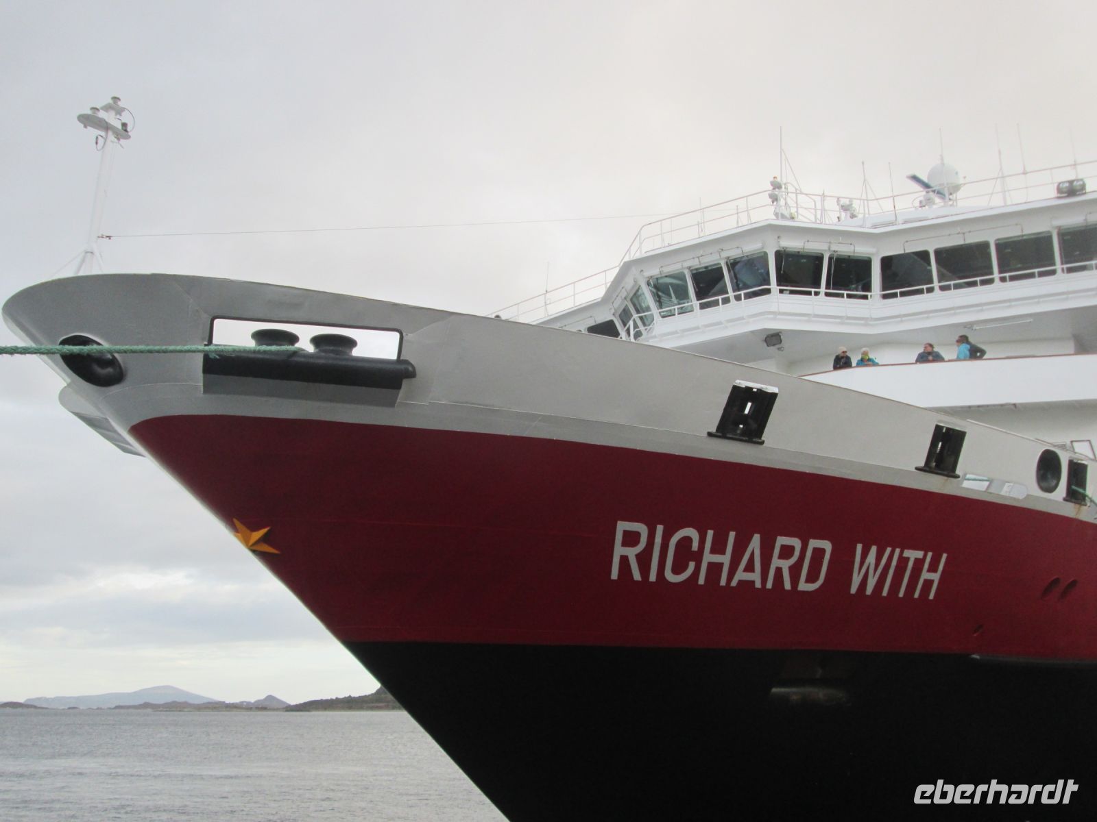 eines der 7 Hurtigruten Schiffe