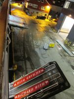 Schließen der Gangway und Ladeklappen im Hafen Rørvik