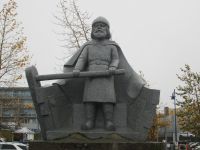 Finnsnes: Ottar von Lenvik, vielgereister Wikingerhäuptling; nach ihm wurde 