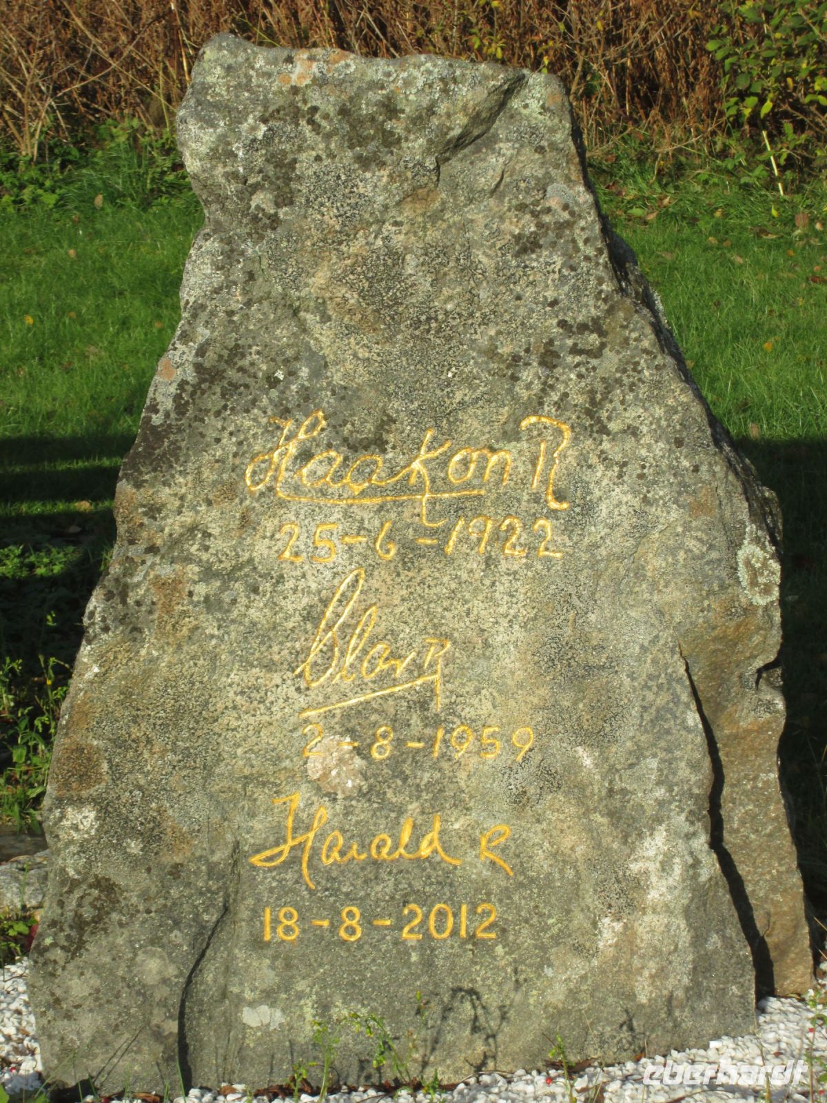 Königsstein mit den Königsnamen Haakon VII. , Olav V. und Harald V.