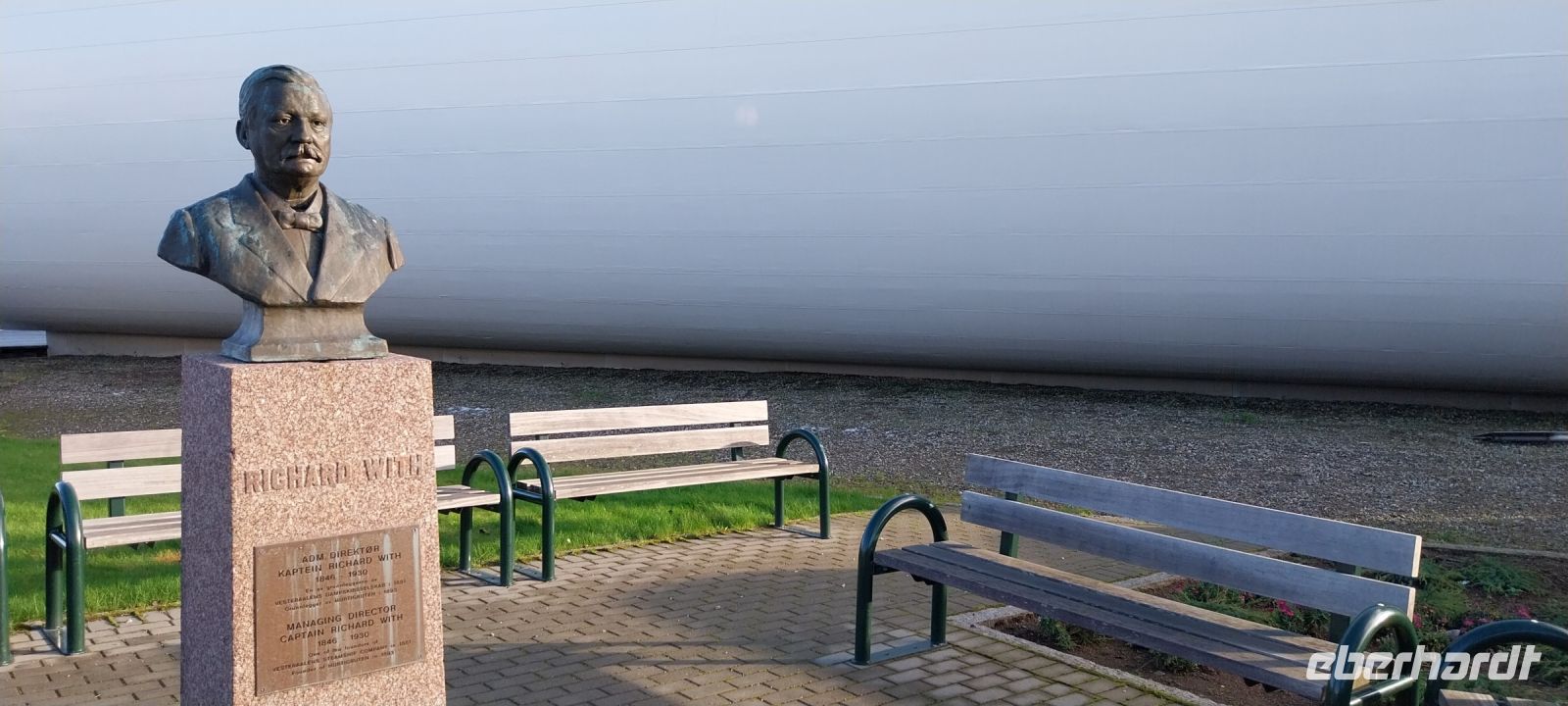 Richard With Büste in Stokmarknes vor dem Hurtigruten Museum