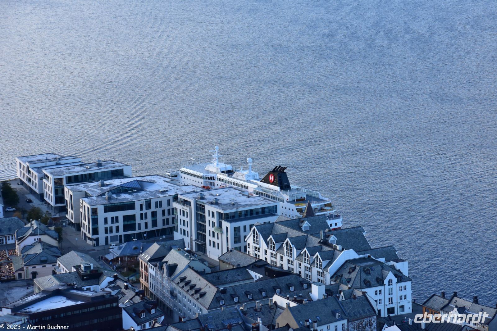 Ålesund - Blick vom Hausberg Aksla - Unser Schiff