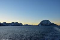 Wunderbare winterliche Arktis an der magischen Helgelands-Küste in der Provinz Nordland