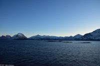 Wunderbare winterliche Arktis an der magischen Helgelands-Küste in der Provinz Nordland