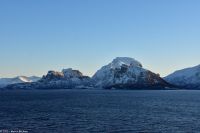 Wunderbare winterliche Arktis an der magischen Helgelands-Küste in der Provinz Nordland