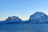 Wunderbare winterliche Arktis an der magischen Helgelands-Küste in der Provinz Nordland