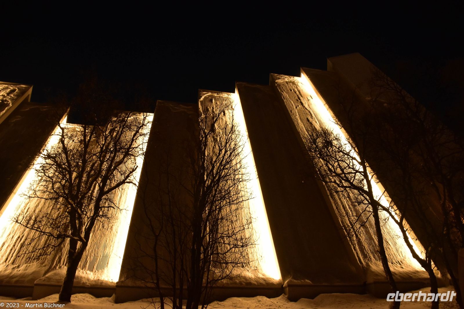 Tromsø - die Tromsdalen kirke - die alle nur als Eismeerkathedrale kennen