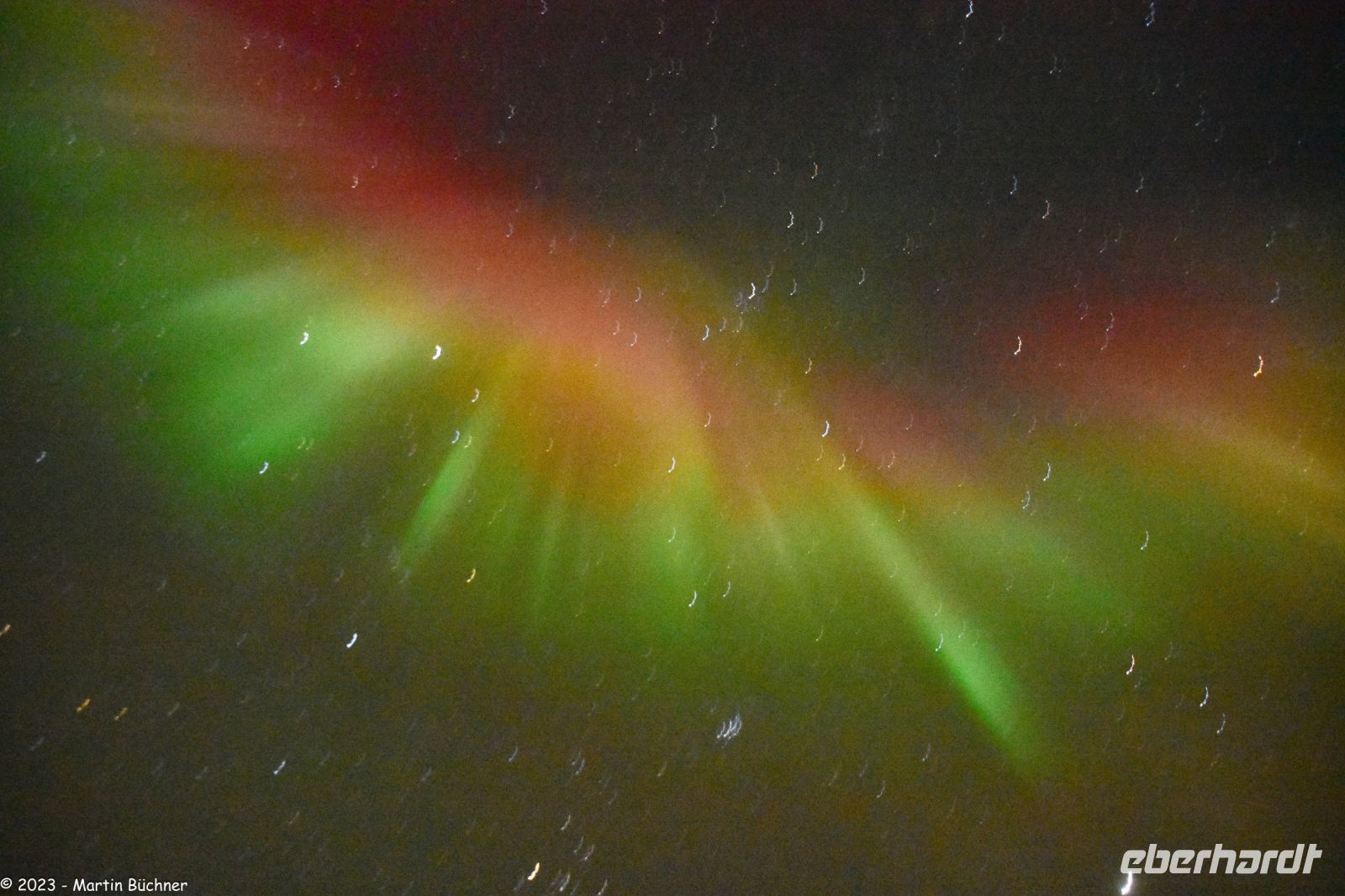 Skjervøy geht immer - seltenes rotes Polarlicht!