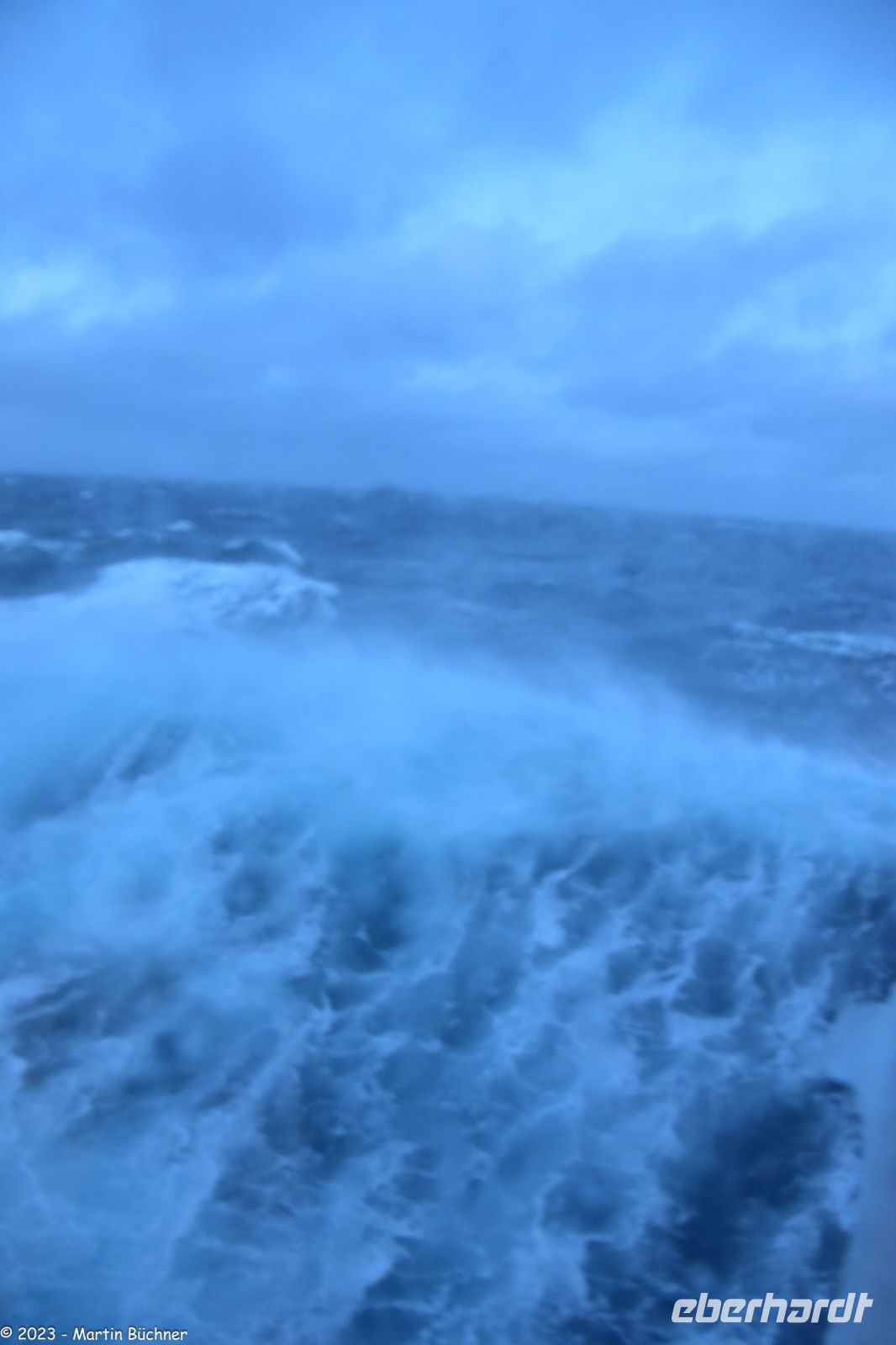 Orkan auf der Barentssee mit 47 m/s - das entspricht Windstärke 12 (bft) - Hurrikan der Kategorie 2 oder 170 km/h Windgeschwindigkeit