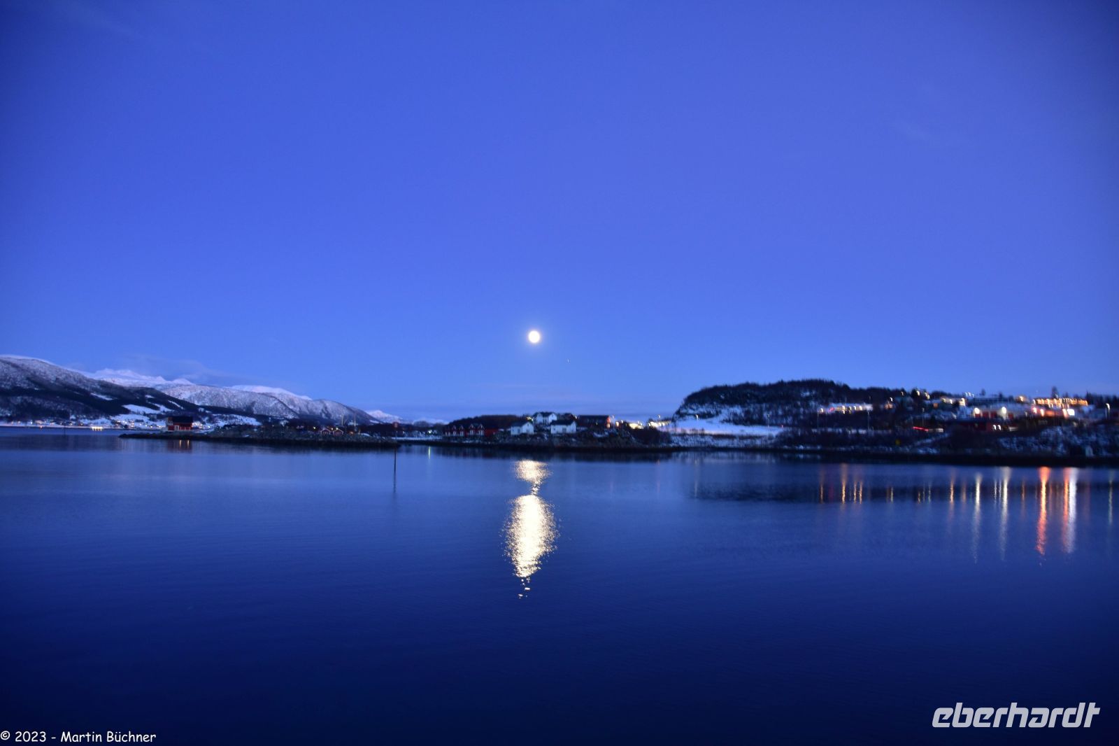 Vollmond über dem Vesterålen Archipel