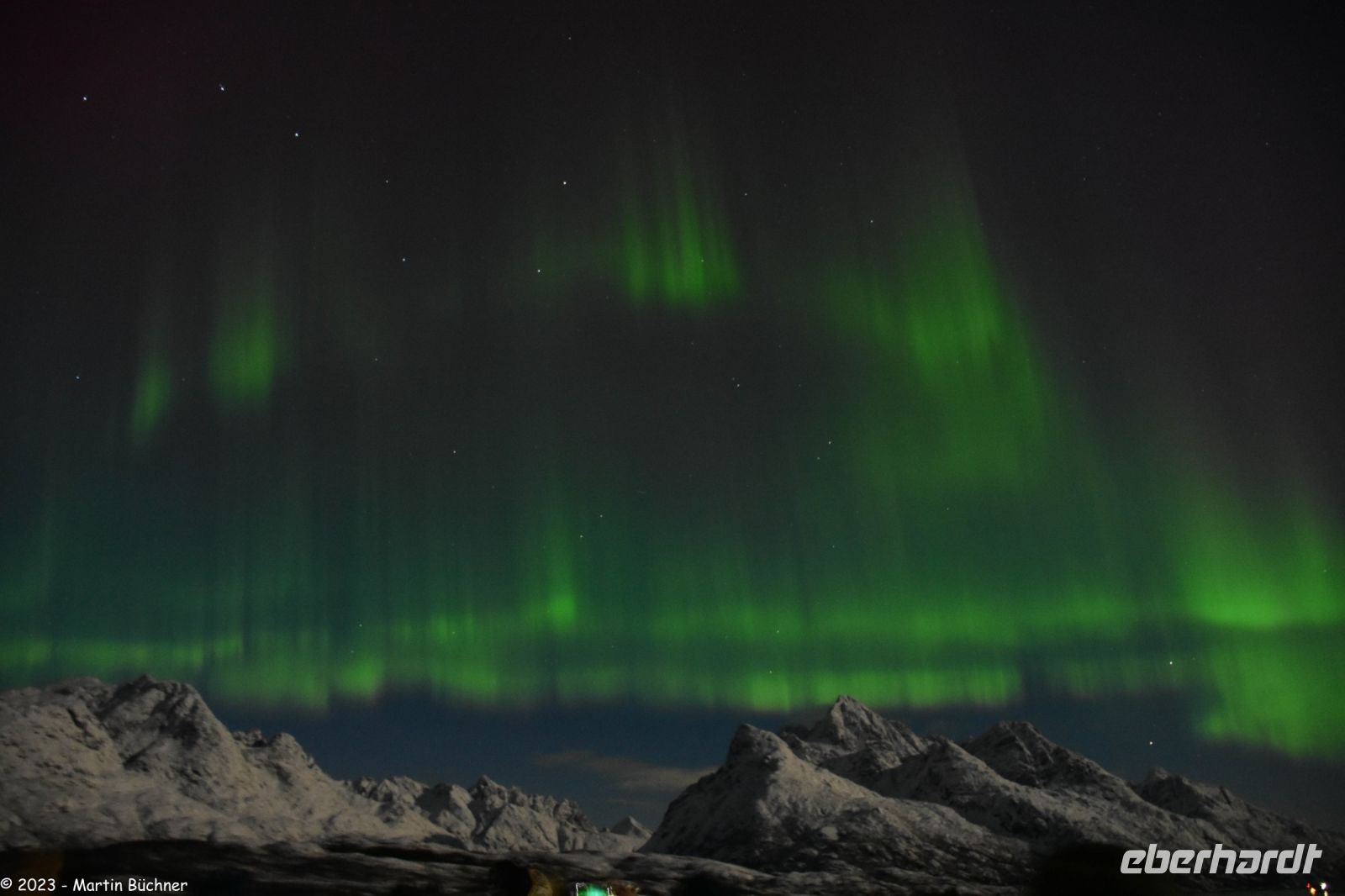 Polarlicht über im Raftsund zwischen Vesterålen und Lofoten