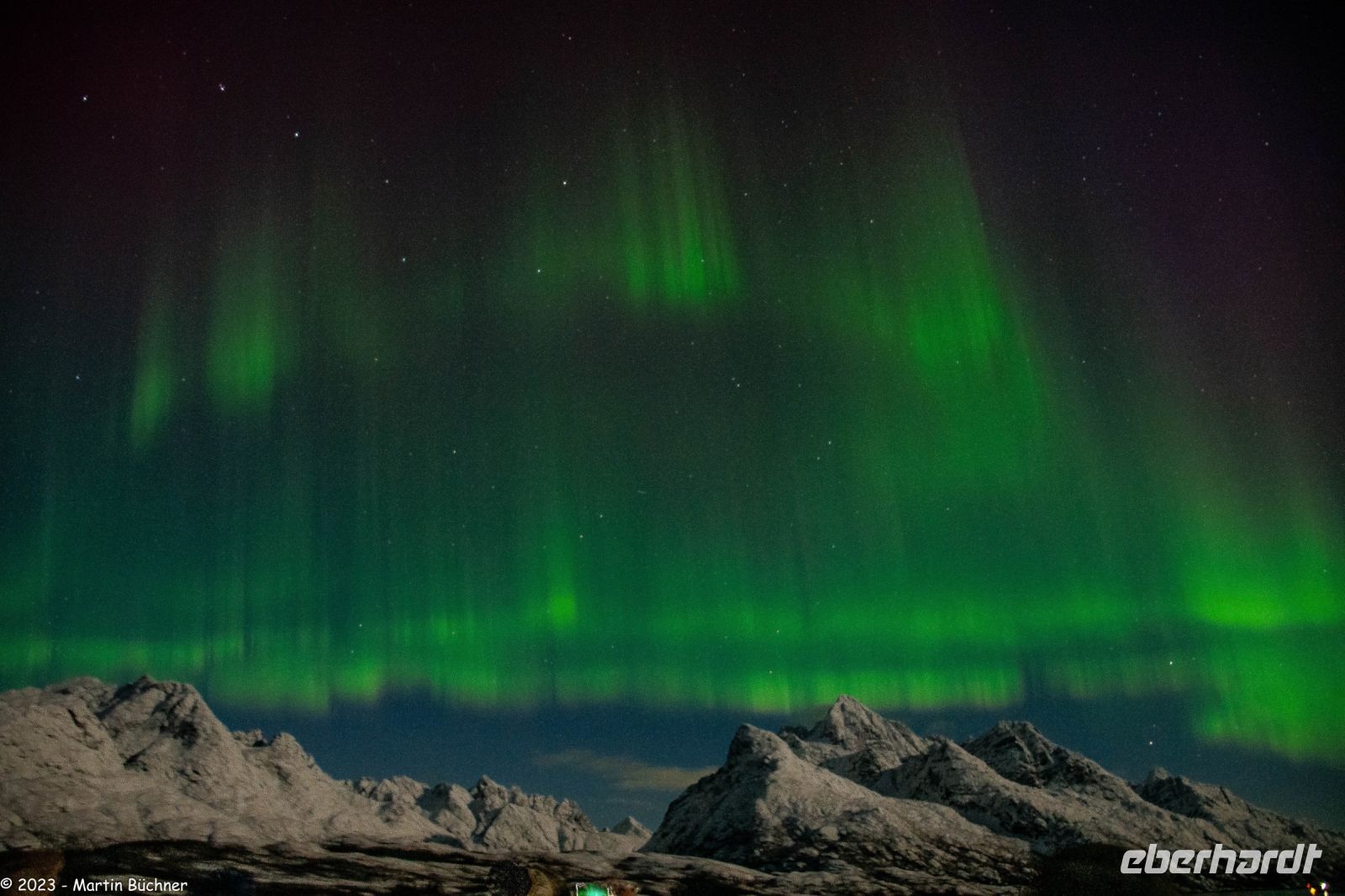 Polarlicht über im Raftsund zwischen Vesterålen und Lofoten