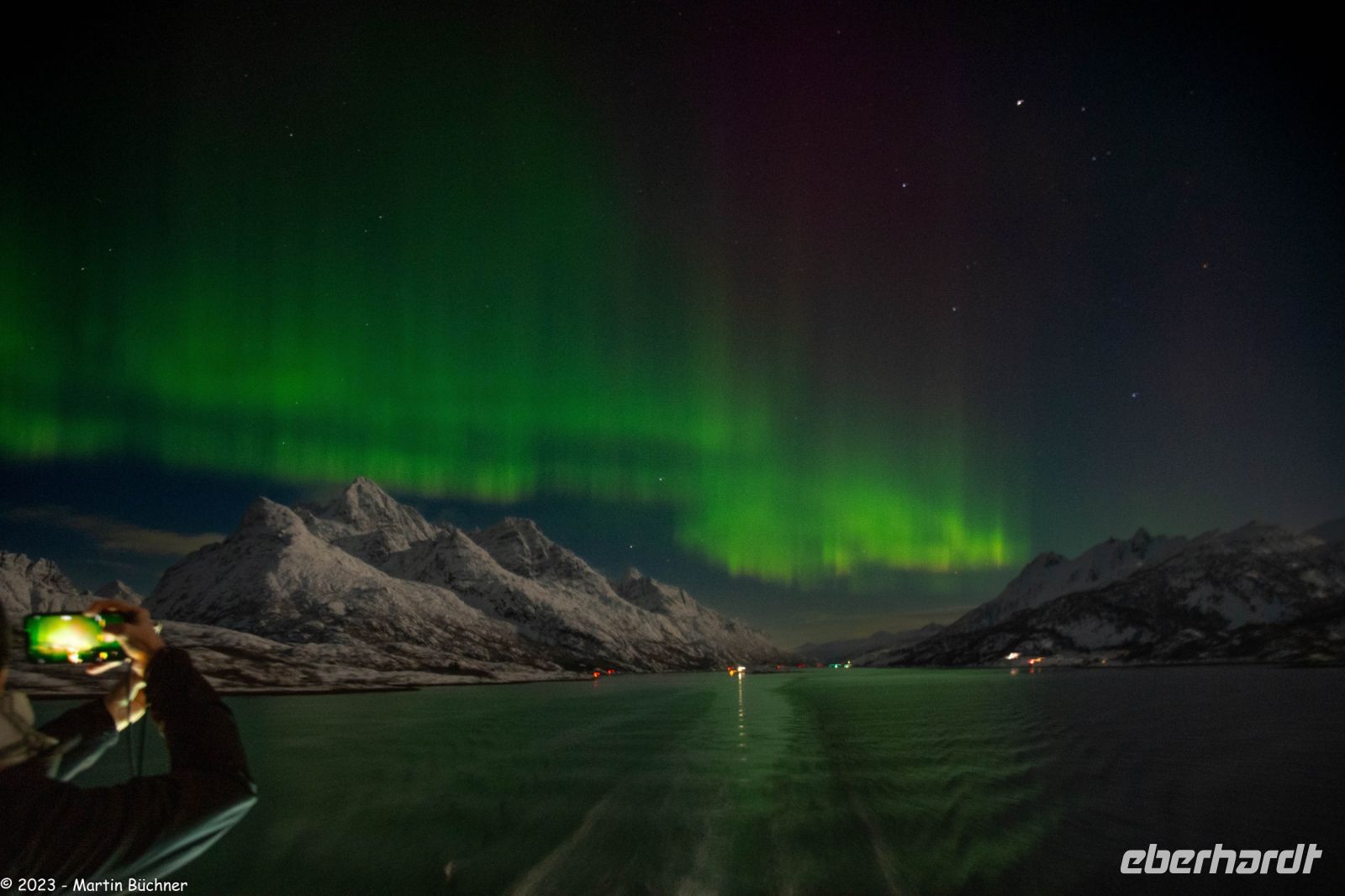 Polarlicht über im Raftsund zwischen Vesterålen und Lofoten