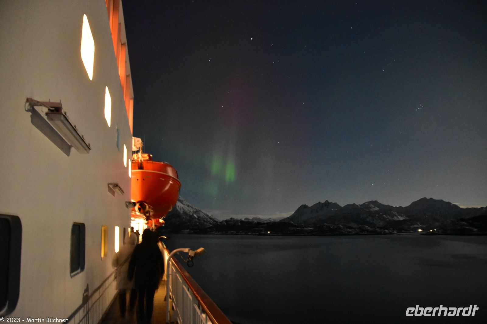 Polarlicht über im Raftsund zwischen Vesterålen und Lofoten