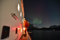 Polarlicht über im Raftsund zwischen Vesterålen und Lofoten