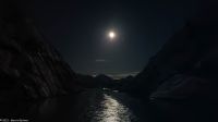 Polarlicht und Vollmond im magischen Trollfjord (Lofoten)