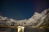 Polarlicht und Vollmond im magischen Trollfjord (Lofoten)