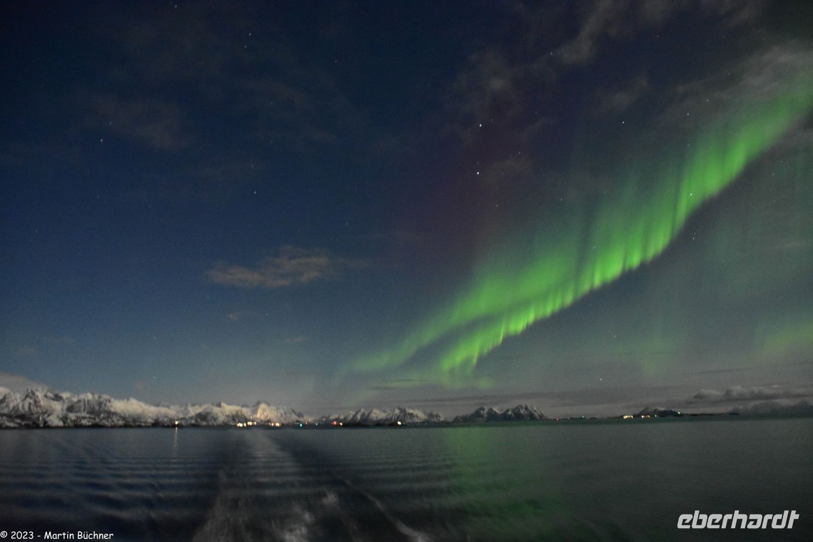 Polarlicht über den Lofoten und dem Vestfjord (Nordland)