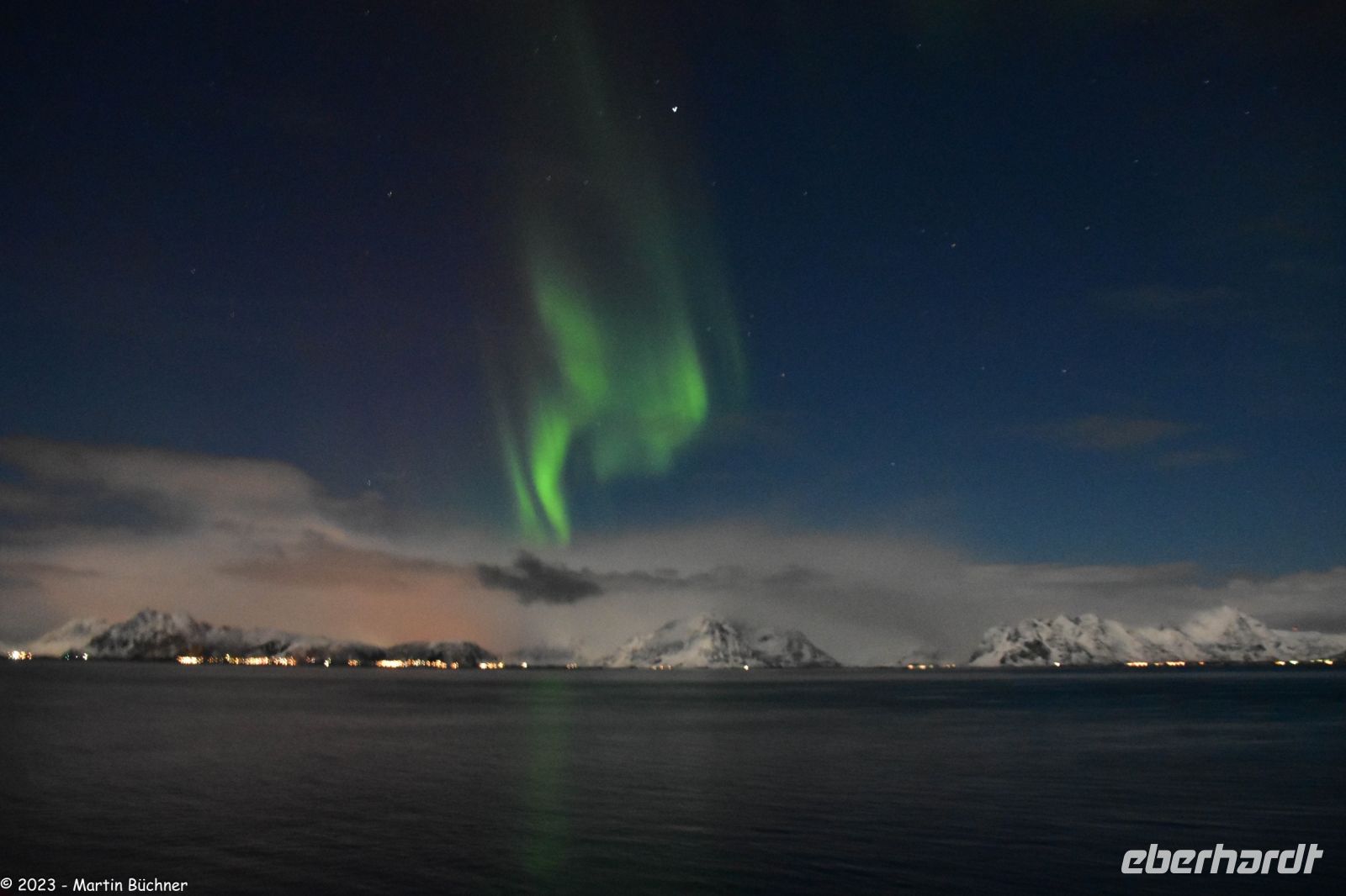 Polarlicht über den Lofoten und dem Vestfjord (Nordland)