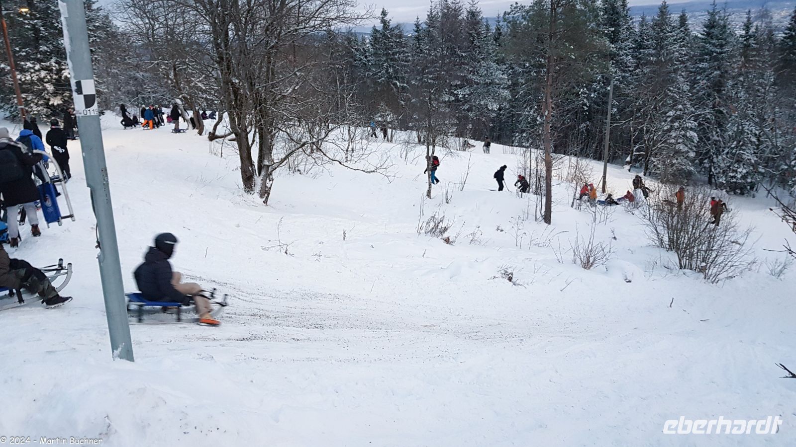 Oslo - Auffahrt zum Holmenkollen - Die schönste U-Bahn-Fahrt der Welt - Metrolinie 1 - bekannt für die ultralange Schlittenabfahrt