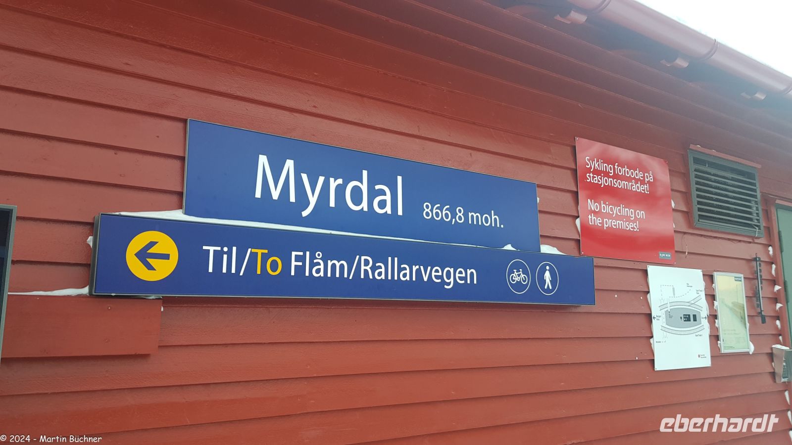 Myrdal (866 m) auf der Hardangervidda - Umsteigen von der Bergensbane in die Flåmsbane