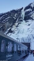 Flåmsbane - Fotostopp am vereisten Kjosfossen (Wasserfall)