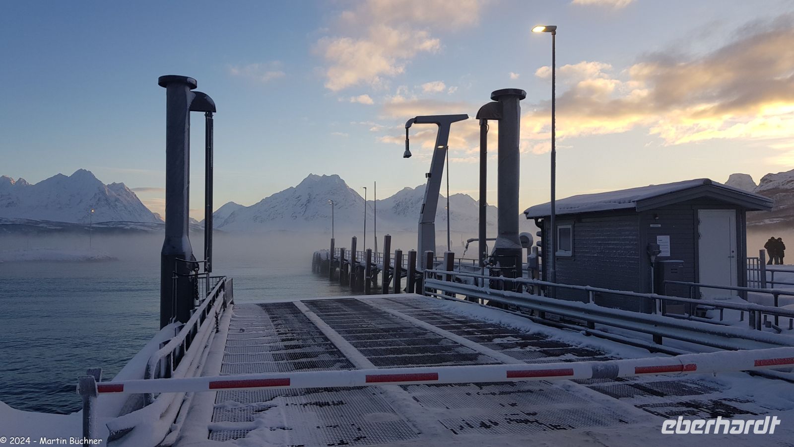 Breivikeidet am Ullsfjord - Blick auf die Lyngen-Halbinsel mit den Lyngen-Alpen