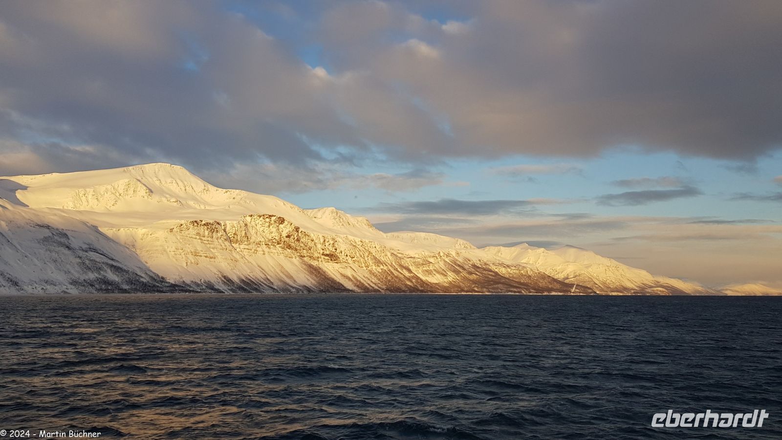 Blick auf die Lyngen-Halbinsel mit den Lyngen-Alpen