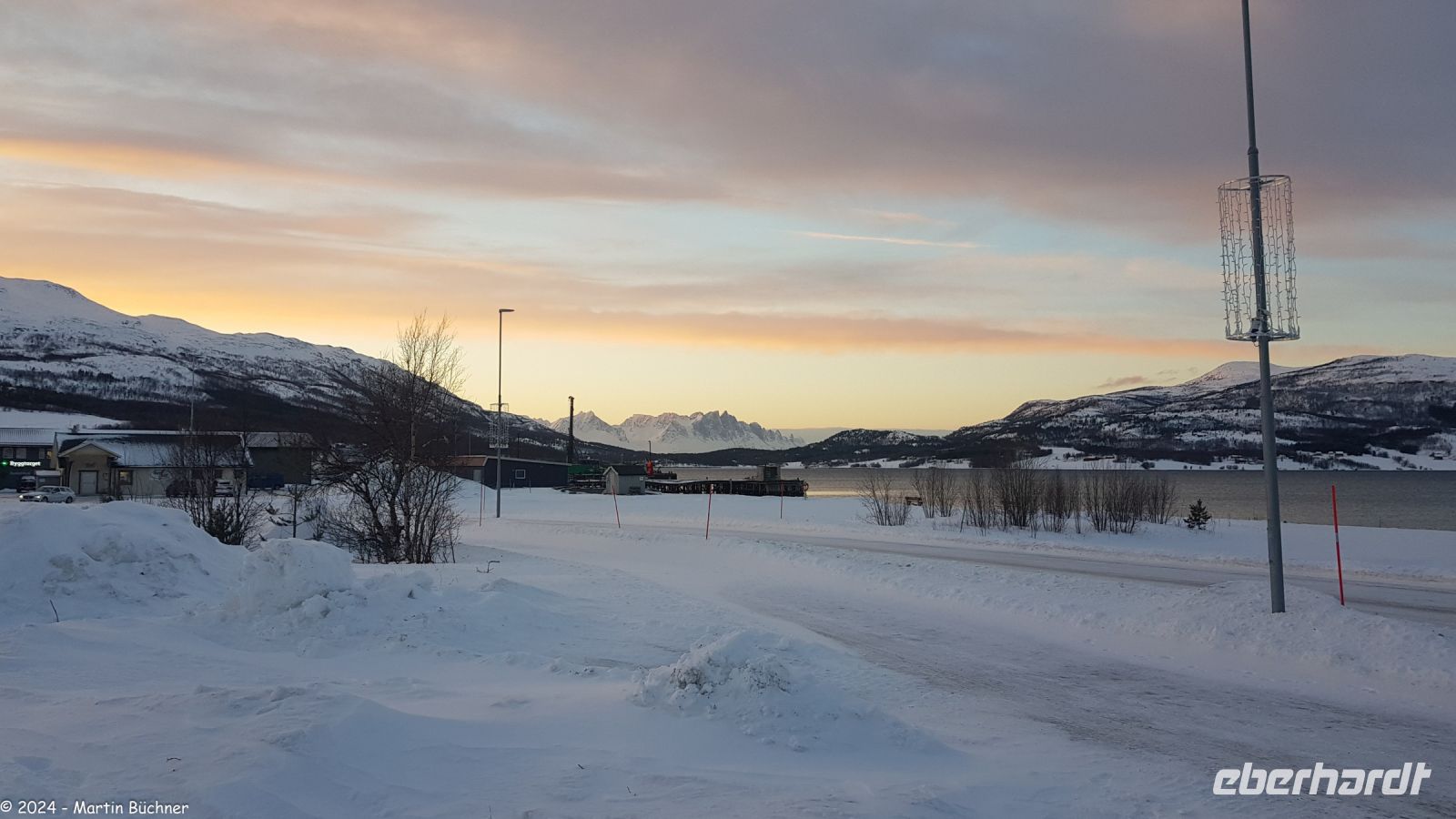Blick auf die Lyngen-Halbinsel mit den Lyngen-Alpen