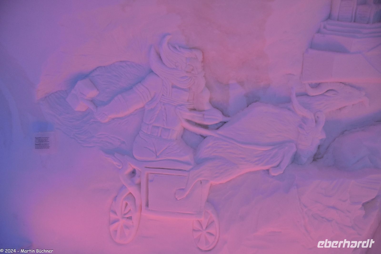 Eishotel Sorrisniva in der Nähe von Alta - Thor mit seinem Hammer Mjölnir