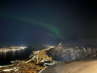 Nordlichter auf dem Fjellheisen mit Blick auf Tromsö