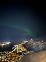 Nordlichter auf dem Fjellheisen mit Blick auf Tromsö